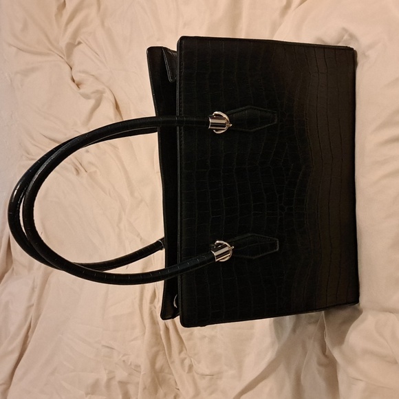 GUESS Luxury Satchel - Picture 3 of 3